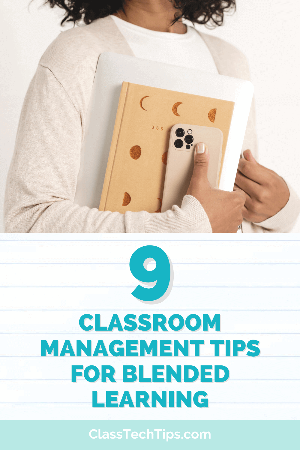 Image of a teacher equipped with a laptop, notebook, and smartphone, demonstrating the use of multiple technologies for effective classroom management in blended learning.